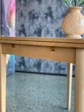 Load image into Gallery viewer, 1950's Extendable Table