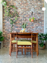 Load image into Gallery viewer, Novocraft Dining Set
