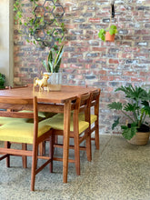 Load image into Gallery viewer, Novocraft Dining Set