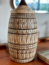 Load image into Gallery viewer, Vintage Resin Table Lamp