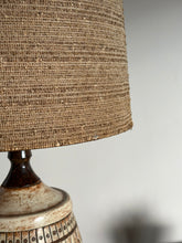 Load image into Gallery viewer, Vintage Resin Table Lamp