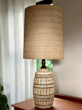 Load image into Gallery viewer, Vintage Resin Table Lamp