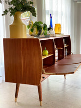 Load image into Gallery viewer, Retro Sideboard