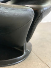 Load image into Gallery viewer, Ribbon Chair