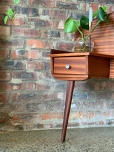 Load image into Gallery viewer, Retro 3/4 Size Headboard