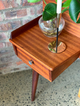 Load image into Gallery viewer, Retro 3/4 Size Headboard