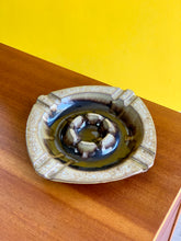Load image into Gallery viewer, Retro Ashtray