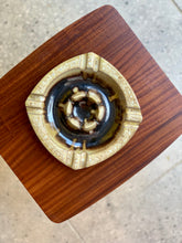Load image into Gallery viewer, Retro Ashtray