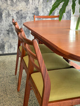 Load image into Gallery viewer, Elegant Vintage Dining Set