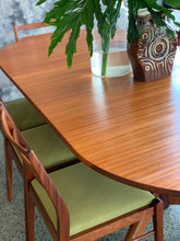 Load image into Gallery viewer, Elegant Vintage Dining Set