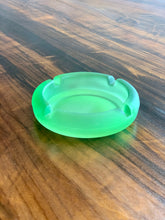 Load image into Gallery viewer, Retro green ashtray