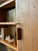 Load image into Gallery viewer, Bookshelf / Cabinet
