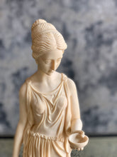 Load image into Gallery viewer, Vintage Resin Figurine