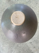 Load image into Gallery viewer, Studio Pottery Vase