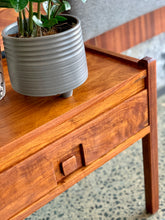 Load image into Gallery viewer, Cubist style Queen Headboard