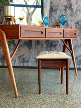 Load image into Gallery viewer, Mid-Century Novocraft Dresser