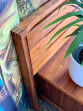 Load image into Gallery viewer, Headboard with pedestal set