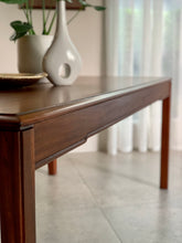 Load image into Gallery viewer, Vintage Dining table