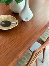 Load image into Gallery viewer, Vintage Dining table