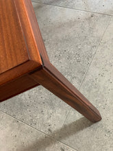 Load image into Gallery viewer, Vintage Dining table