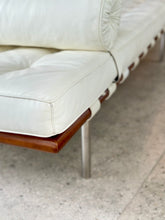 Load image into Gallery viewer, Barcelona Style Daybed