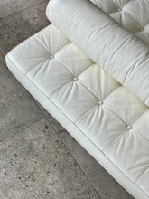 Load image into Gallery viewer, Barcelona Style Daybed