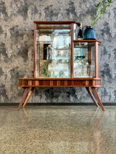 Load image into Gallery viewer, Retro display/drinks cabinet