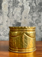 Load image into Gallery viewer, De Klerk Round Brass Planter