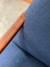 Load image into Gallery viewer, Small Vintage Couch