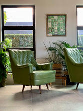 Load image into Gallery viewer, Vintage Swivel Chair
