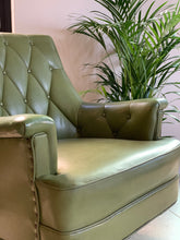Load image into Gallery viewer, Vintage Swivel Chair