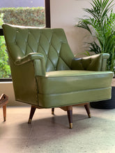 Load image into Gallery viewer, Vintage Swivel Chair