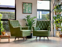 Load image into Gallery viewer, Vintage Swivel Chair