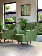 Load image into Gallery viewer, Vintage Swivel Chair