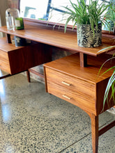 Load image into Gallery viewer, Mid-Century Dressing Table