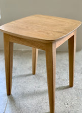 Load image into Gallery viewer, Solid Oak Side Table