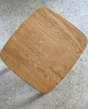 Load image into Gallery viewer, Solid Oak Side Table