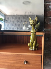 Load image into Gallery viewer, Retro ceramic cat ornament
