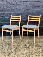 Load image into Gallery viewer, British set of 4 Elm wood ladder-back dining room chairs