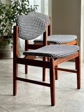 Load image into Gallery viewer, Exquisite Kallenbach Extendable Table &amp; Eight Dining Chairs
