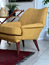 Load image into Gallery viewer, Pair of Superb Armchairs by Parker Knoll
