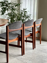 Load image into Gallery viewer, Exquisite Kallenbach Extendable Table &amp; Eight Dining Chairs

