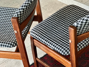 Exquisite Kallenbach Extendable Table & Eight Dining Chairs