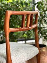 Load image into Gallery viewer, Danish Dining set | Oval Extendable Table &amp; 6 Chairs
