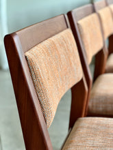 Load image into Gallery viewer, DS Vorster Round Extendable Table &amp; Six Matching Chairs
