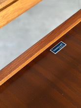 Load image into Gallery viewer, Extendable Dining Table by Novocraft Furniture
