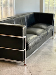 Classic Le Corbusier LC2 / LC3 “Le Cube” 3-Seater Couch - Reproduction