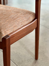 Load image into Gallery viewer, DS Vorster Round Extendable Table &amp; Six Matching Chairs
