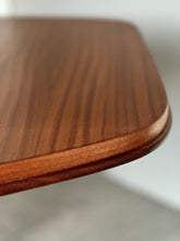 Load image into Gallery viewer, Extendable Dining Table by Novocraft Furniture

