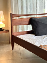 Load image into Gallery viewer, Vintage DS Vorster Double Bed (Including spring base)
